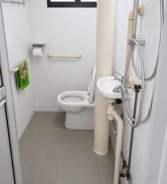 634 Yishun Street 61, 634 Yishun Street 61, 3 Bedrooms, 904 sqft, HDB Flat For Sale, by Adrian Tan, 500184552 - Bathroom - PropertyGuru.com.sg