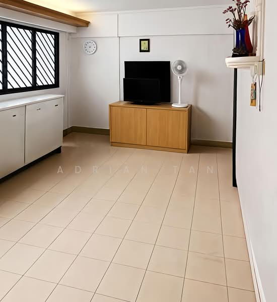 634 Yishun Street 61, 634 Yishun Street 61, 3 Bedrooms, 904 sqft, HDB Flat For Sale, by Adrian Tan, 500184552 - Living Room - PropertyGuru.com.sg