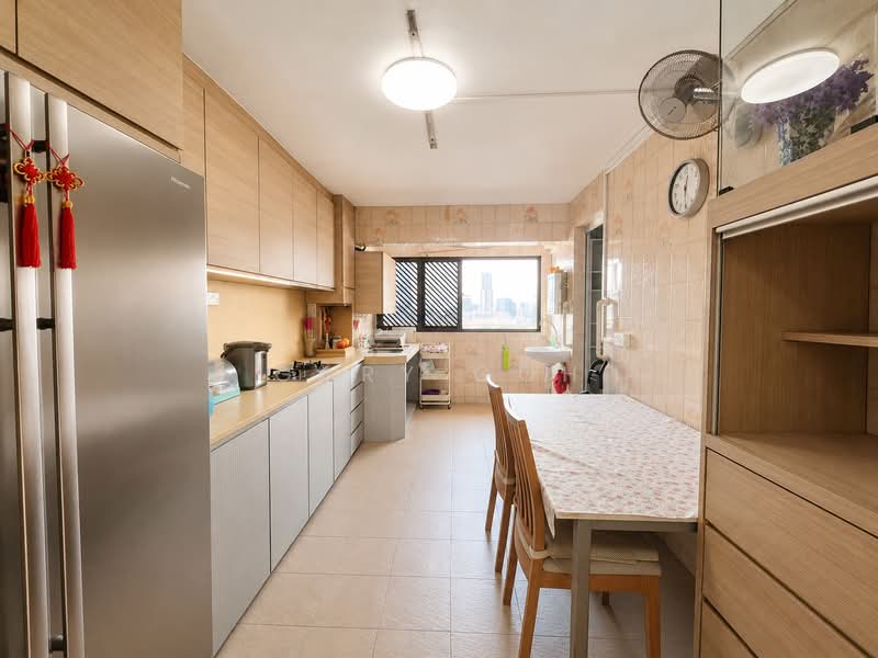 271 Queen Street, 271 Queen Street, 2 Bedrooms, 646 sqft, HDB Flat For Sale, by Gary Goh, 500184555 - Kitchen - PropertyGuru.com.sg
