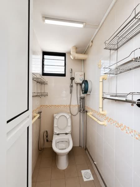 271 Queen Street, 271 Queen Street, 2 Bedrooms, 646 sqft, HDB Flat For Sale, by Gary Goh, 500184555 - Bathroom - PropertyGuru.com.sg