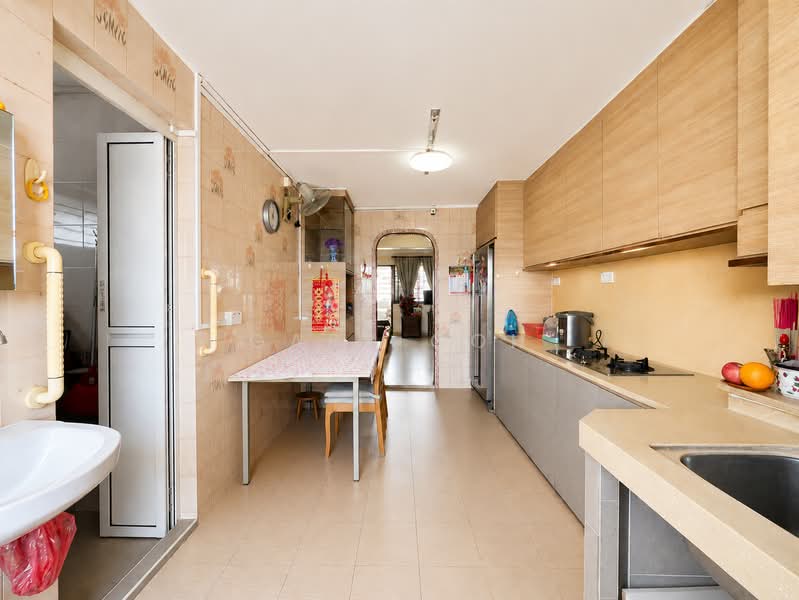 271 Queen Street, 271 Queen Street, 2 Bedrooms, 646 sqft, HDB Flat For Sale, by Gary Goh, 500184555 - Kitchen - PropertyGuru.com.sg