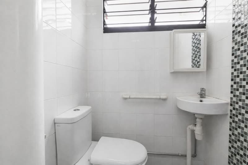 629 Ang Mo Kio Avenue 4, 629 Ang Mo Kio Avenue 4, 2 Bedrooms, 721 sqft, HDB Flat For Sale, by Shaldan ., 500184556 - Bathroom - PropertyGuru.com.sg