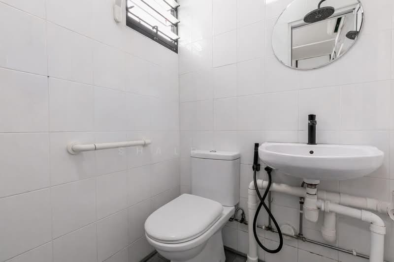 629 Ang Mo Kio Avenue 4, 629 Ang Mo Kio Avenue 4, 2 Bedrooms, 721 sqft, HDB Flat For Sale, by Shaldan ., 500184556 - Bathroom - PropertyGuru.com.sg