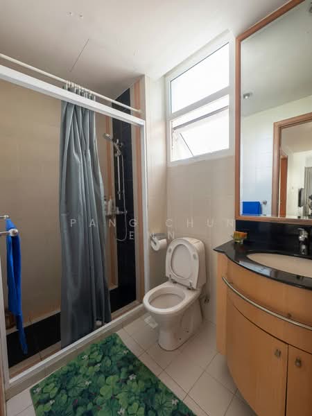 Summerhill, 50 Hume Avenue, 3 Bedrooms, 1,302 sqft, Condominium For Rent, by Pang Chun Enn, 500184558 - Bathroom - PropertyGuru.com.sg