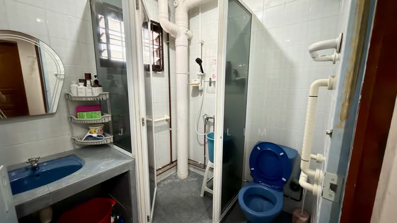 528 Woodlands Drive 14, 528 Woodlands Drive 14, 3 Bedrooms, 1,345 sqft, HDB Flat For Sale, by Jason Lim, 500184564 - Bathroom - PropertyGuru.com.sg