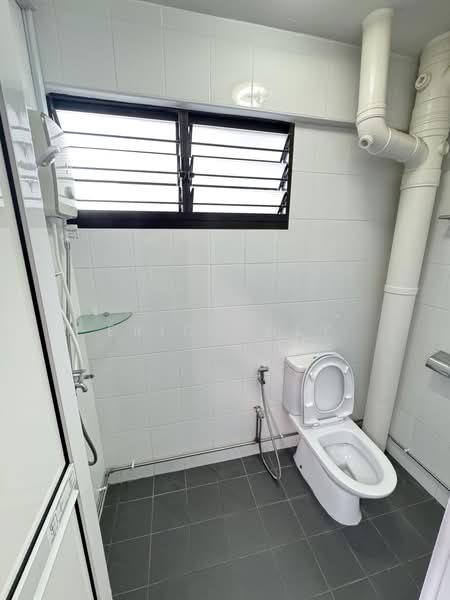 146 Serangoon North Avenue 1, 146 Serangoon North Avenue 1, 3 Bedrooms, 904 sqft, HDB Flat For Rent, by Eric Chey, 500184568 - Bathroom - PropertyGuru.com.sg