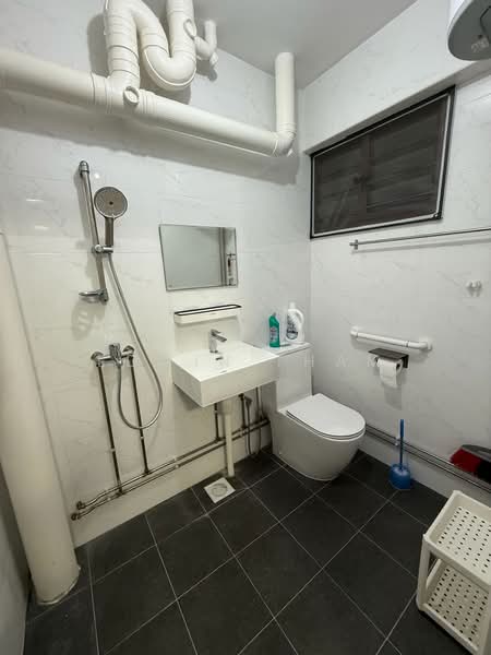 232 Bishan Street 22, 232 Bishan Street 22, 3 Bedrooms, 1,119 sqft, HDB Flat For Rent, by Edwin Tham, 500184573 - Bathroom - PropertyGuru.com.sg
