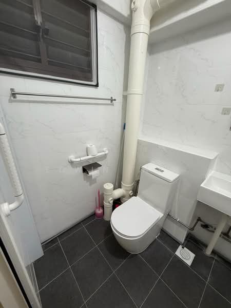 232 Bishan Street 22, 232 Bishan Street 22, 3 Bedrooms, 1,119 sqft, HDB Flat For Rent, by Edwin Tham, 500184573 - Bathroom - PropertyGuru.com.sg