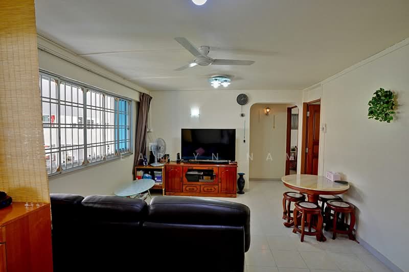 514 Hougang Avenue 10, 514 Hougang Avenue 10, 3 Bedrooms, 904 sqft, HDB Flat For Sale, by Pearlyn Nam, 500184584 - Living Room - PropertyGuru.com.sg