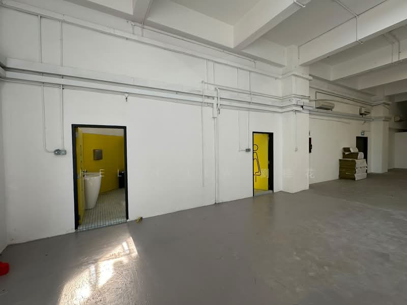Halcyon 1, 39A Jalan Pemimpin, 2,587 sqft, Light Industrial (B1) For Rent, by Helen Lew 劉桂花, 500184585 - Bathroom - CommercialGuru.com.sg