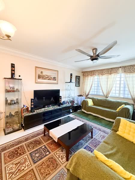 180 Pasir Ris Street 11, 180 Pasir Ris Street 11, 3 Bedrooms, 1,323 sqft, HDB Flat For Sale, by Natalie Lim, 500184588 - Living Room - PropertyGuru.com.sg