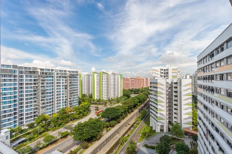 622A Tampines Avenue 12, 622A Tampines Avenue 12, 3 Bedrooms, 1,216 sqft, HDB Flat For Sale, by Lilian Huang 黄丽莲, 500184606 - Living room view - PropertyGuru.com.sg