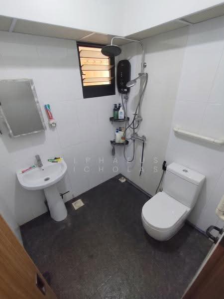 467A Bukit Batok West Avenue 9, 467A Bukit Batok West Avenue 9, Dairy Farm / Bukit Panjang / Choa Chu Kang, 3 Bedrooms, 1,001 sqft, HDB Flat For Sale, by Alphaeus Nicholas, 500184619 - Common Bathroom - PropertyGuru.com.sg