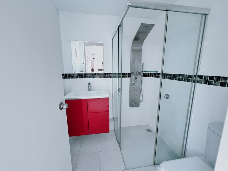 Burlington Square, 175 Bencoolen Street, 3 Bedrooms, 3,036 sqft, Apartment For Rent, by Julian Li, 500184621 - Bathroom - PropertyGuru.com.sg