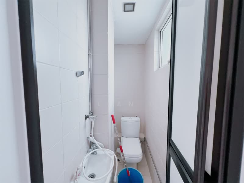 Burlington Square, 175 Bencoolen Street, 3 Bedrooms, 3,036 sqft, Apartment For Rent, by Julian Li, 500184621 - Bathroom - PropertyGuru.com.sg