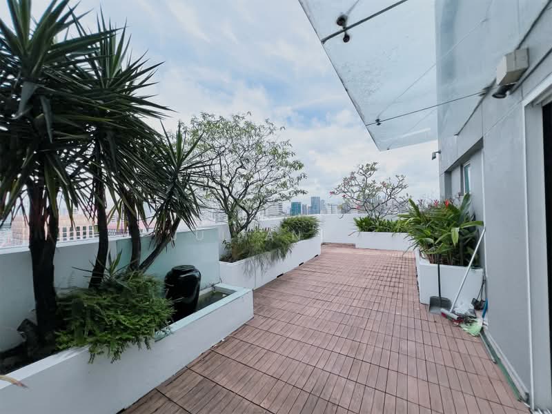Burlington Square, 175 Bencoolen Street, 3 Bedrooms, 3,036 sqft, Apartment For Rent, by Julian Li, 500184621 - Balcony - PropertyGuru.com.sg