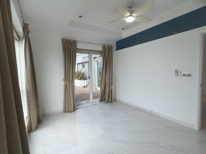 Burlington Square, 175 Bencoolen Street, Beach Road / Bugis / Rochor, 4 Bedrooms, 3,036 sqft, Apartment For Rent, by Julian Li, 500184621 - Living Room - PropertyGuru.com.sg