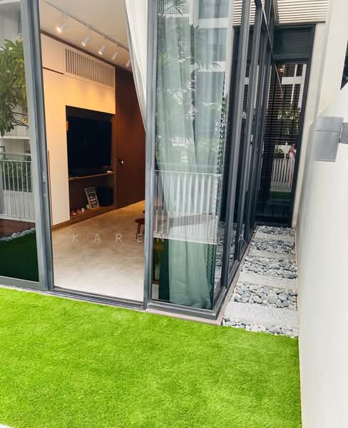 Waterbank at Dakota, 25 Dakota Crescent, 2 Bedrooms, 1,421 sqft, Condominium For Sale, by Karen Seah, 500184625 - Living Room - PropertyGuru.com.sg