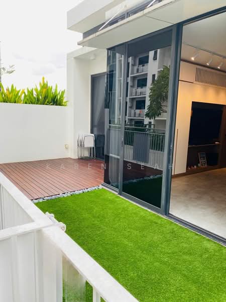 Waterbank at Dakota, 25 Dakota Crescent, 2 Bedrooms, 1,421 sqft, Condominium For Sale, by Karen Seah, 500184625 - Balcony - PropertyGuru.com.sg