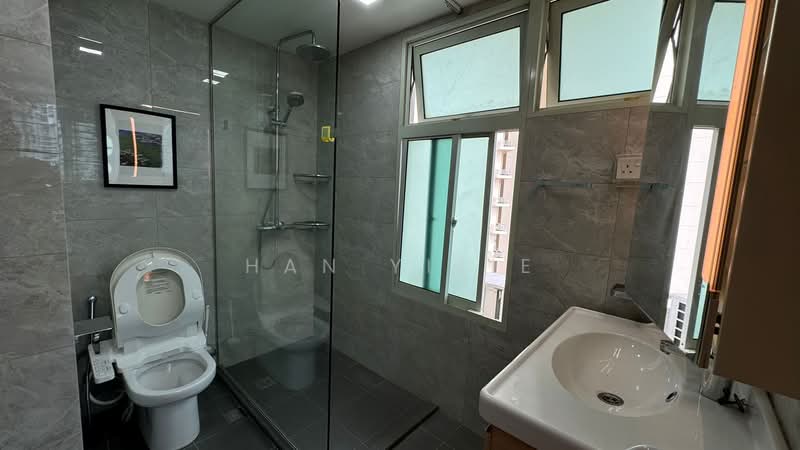 Queens, 16 Stirling Road, 3 Bedrooms, 1,184 sqft, Condominium For Sale, by Han Yijie, 500184629 - Bathroom - PropertyGuru.com.sg