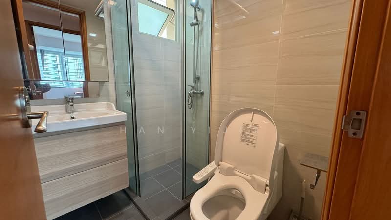 Queens, 16 Stirling Road, 3 Bedrooms, 1,184 sqft, Condominium For Sale, by Han Yijie, 500184629 - Bathroom - PropertyGuru.com.sg