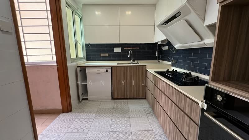 Queens, 16 Stirling Road, 3 Bedrooms, 1,184 sqft, Condominium For Sale, by Han Yijie, 500184629 - Kitchen - PropertyGuru.com.sg