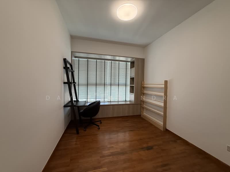 The Metropolitan Condominium, 6 Alexandra View, 2 Bedrooms, 1,033 sqft, Condominium For Rent, by David Chandra, 500184632 - 2nd Bedroom - PropertyGuru.com.sg