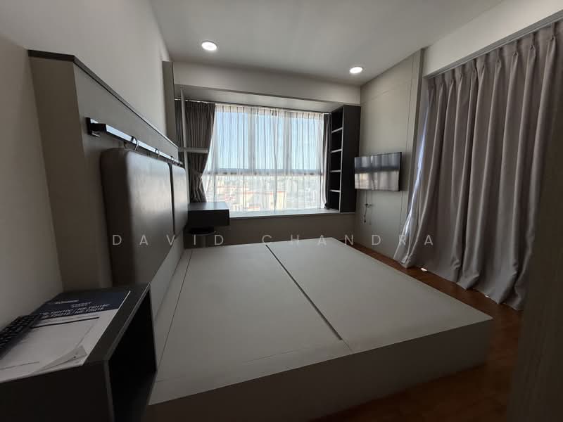 The Metropolitan Condominium, 6 Alexandra View, 2 Bedrooms, 1,033 sqft, Condominium For Rent, by David Chandra, 500184632 - Master Bedroom - PropertyGuru.com.sg