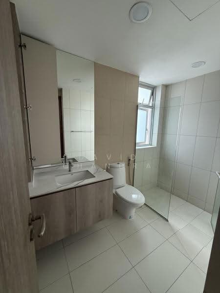 The Metropolitan Condominium, 6 Alexandra View, Alexandra / Commonwealth, 2 Bedrooms, 1,033 sqft, Condominium For Rent, by David Chandra, 500184632 - Bathroom - PropertyGuru.com.sg