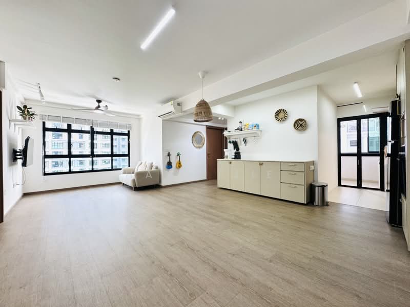 415C Northshore Drive, 415C Northshore Drive, 3 Bedrooms, 1,012 sqft, HDB Flat For Sale, by Han Yijie, 500184640 - Living Room - PropertyGuru.com.sg