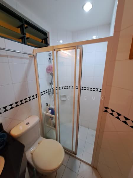 The Bencoolen, 180 Bencoolen Street, Room Rental, 70 sqft, Apartment For Rent, by Andy Cheuk, 500184648 - Bathroom - PropertyGuru.com.sg