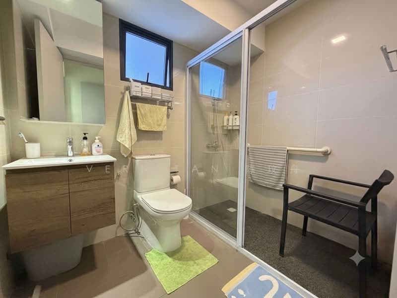 311B Clementi Avenue 4, 311B Clementi Avenue 4, 3 Bedrooms, 872 sqft, HDB Flat For Sale, by Vern Tan 陈玟舟, 500184649 - Master Bathroom - PropertyGuru.com.sg