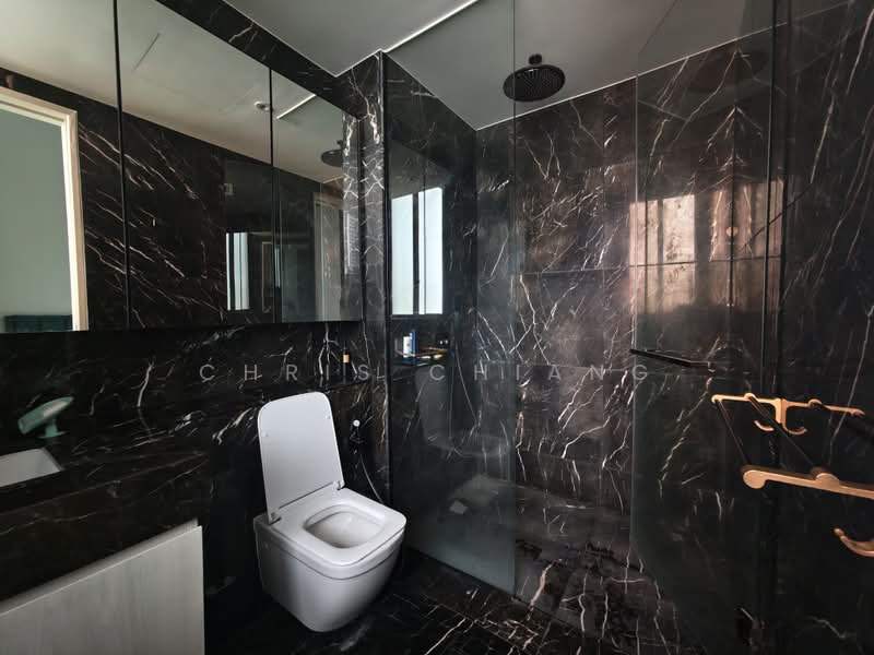 Sloane Residences, 17 Balmoral Road, 2 Bedrooms, 743 sqft, Condominium For Rent, by Chris Chiang, 500184650 - Bathroom - PropertyGuru.com.sg
