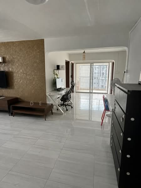 219A Jurong East Street 21, 219A Jurong East Street 21, 3 Bedrooms, 1,270 sqft, HDB Flat For Sale, by Dennis Lim, 500184663 - Living Room - PropertyGuru.com.sg