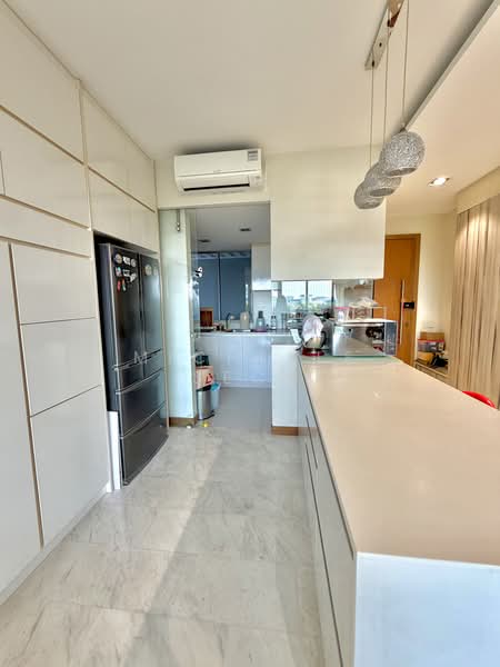 Waterfront Key, 780 Bedok Reservoir Road, 4 Bedrooms, 1,518 sqft, Condominium For Sale, by Michelle Seck, 500184683 - Kitchen - PropertyGuru.com.sg