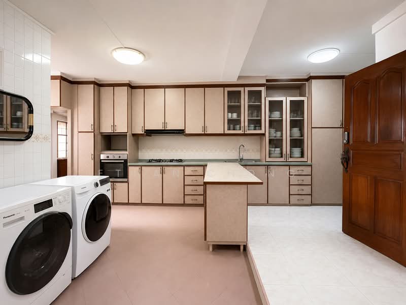 556 Jurong West Street 42, 556 Jurong West Street 42, 4 Bedrooms, 1,593 sqft, HDB Flat For Sale, by Ethan Chong, 500184684 - Kitchen - PropertyGuru.com.sg