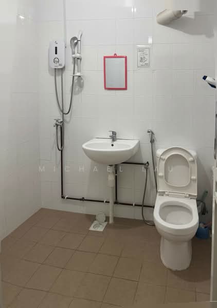 928 Jurong West Street 92, 928 Jurong West Street 92, 3 Bedrooms, 1,119 sqft, HDB Flat For Sale, by Michael Lau, 500184706 - Bathroom - PropertyGuru.com.sg
