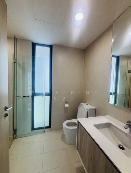 J Gateway, 2 Gateway Drive, 2 Bedrooms, 689 sqft, Condominium For Rent, by Geraldine Koh, 500184721 - Bathroom - PropertyGuru.com.sg