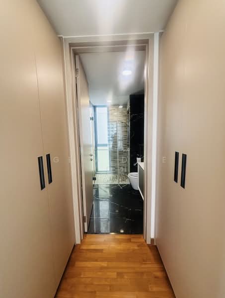 J Gateway, 2 Gateway Drive, 2 Bedrooms, 689 sqft, Condominium For Rent, by Geraldine Koh, 500184721 - Corridor - PropertyGuru.com.sg