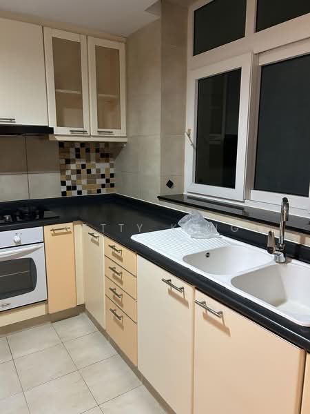 Summerhill, 50 Hume Avenue, 3 Bedrooms, 1,302 sqft, Condominium For Rent, by Betty Kong, 500184723 - Kitchen - PropertyGuru.com.sg
