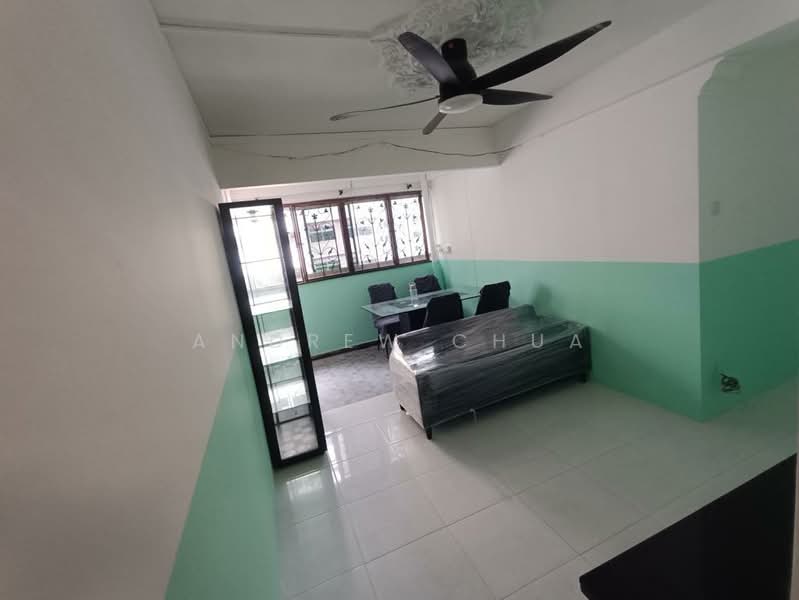 170 Woodlands Street 11, 170 Woodlands Street 11, 4 Bedrooms, 1,000 sqft, HDB Flat For Rent, by Andrew Chua, 500184724 - Living Room - PropertyGuru.com.sg