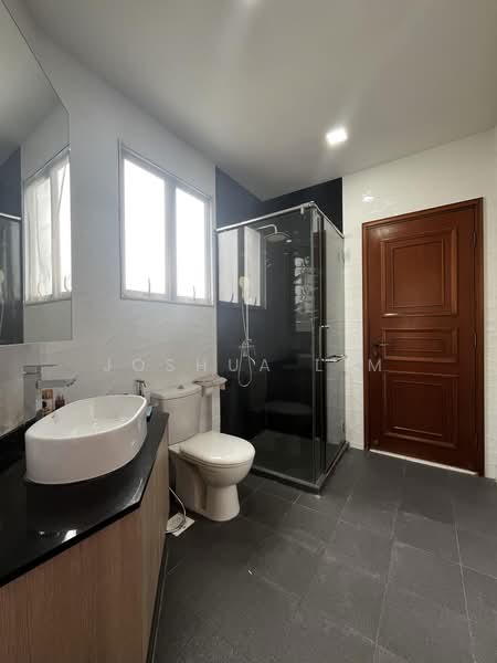 Tivoli Gardens Corner Terrace, Tai Keng Gardens, Tai Keng Place, Jalan Kelichap, Upper Paya Lebar Road, Tai Keng Avenue, Tai Keng Terrace, Tai Keng Lane, Jalan Lokam, Lorong Gambir, Lorong Ong Lye, 5 Bedrooms, 2,500 sqft, Corner Terrace For Sale, by Joshua Lim, 500184730 - Bathroom - PropertyGuru.com.sg