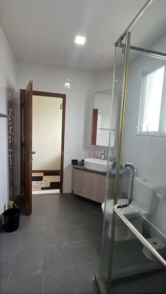 Tivoli Gardens Corner Terrace, Tai Keng Gardens, Tai Keng Place, Jalan Kelichap, Upper Paya Lebar Road, Tai Keng Avenue, Tai Keng Terrace, Tai Keng Lane, Jalan Lokam, Lorong Gambir, Lorong Ong Lye, 5 Bedrooms, 2,500 sqft, Corner Terrace For Sale, by Joshua Lim, 500184730 - Bathroom - PropertyGuru.com.sg