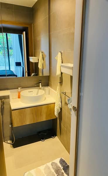 Waterbank at Dakota, 25 Dakota Crescent, 2 Bedrooms, 1,421 sqft, Condominium For Sale, by Shi Yi Oh, 500184751 - Bathroom - PropertyGuru.com.sg
