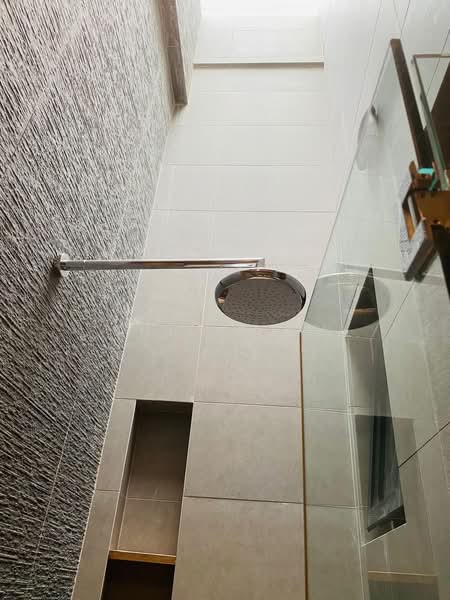 Waterbank at Dakota, 25 Dakota Crescent, 2 Bedrooms, 1,421 sqft, Condominium For Sale, by Shi Yi Oh, 500184751 - Bathroom - PropertyGuru.com.sg