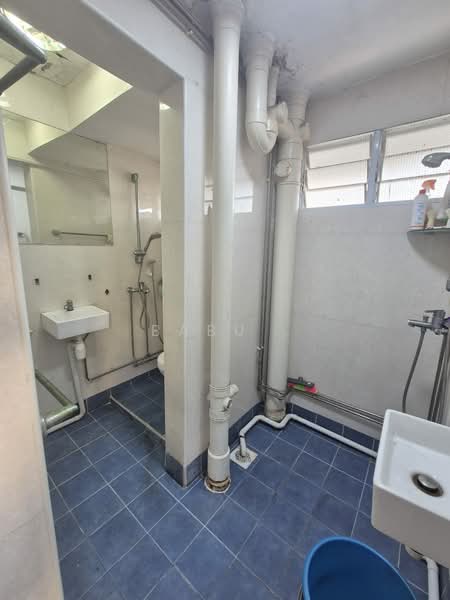33 Teban Gardens Road, 33 Teban Gardens Road, 2 Bedrooms, 795 sqft, HDB Flat For Sale, by Babu ., 500184752 - Bathroom - PropertyGuru.com.sg