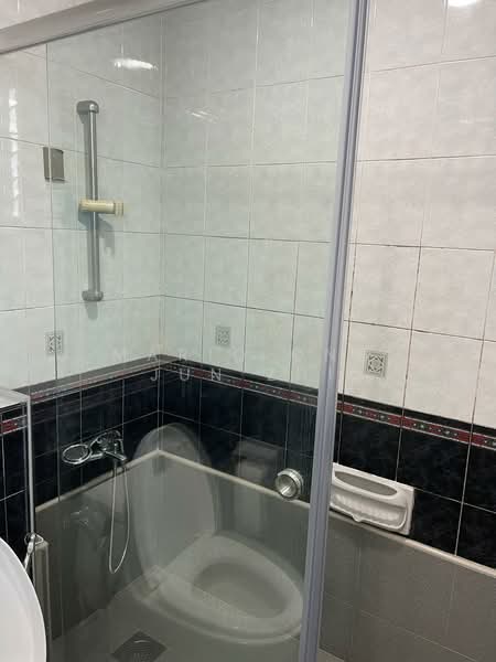 Harbour View Towers, 21 Telok Blangah Drive, 2 Bedrooms, 797 sqft, Condominium For Rent, by Mario Ong Jun Zhi, 500184760 - Bathroom - PropertyGuru.com.sg