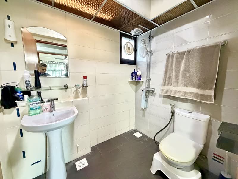 808C Choa Chu Kang Avenue 1, 808C Choa Chu Kang Avenue 1, 3 Bedrooms, 990 sqft, HDB Flat For Sale, by Hidayat Shariff, 500184763 - Bathroom - PropertyGuru.com.sg