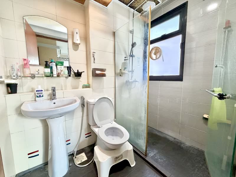 808C Choa Chu Kang Avenue 1, 808C Choa Chu Kang Avenue 1, 3 Bedrooms, 990 sqft, HDB Flat For Sale, by Hidayat Shariff, 500184763 - Bathroom - PropertyGuru.com.sg