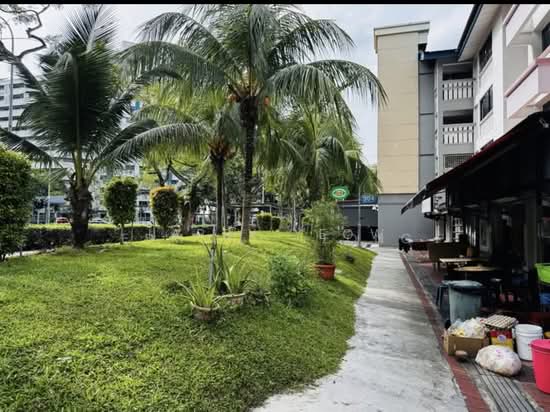 305 Woodlands Full Commercial Shop